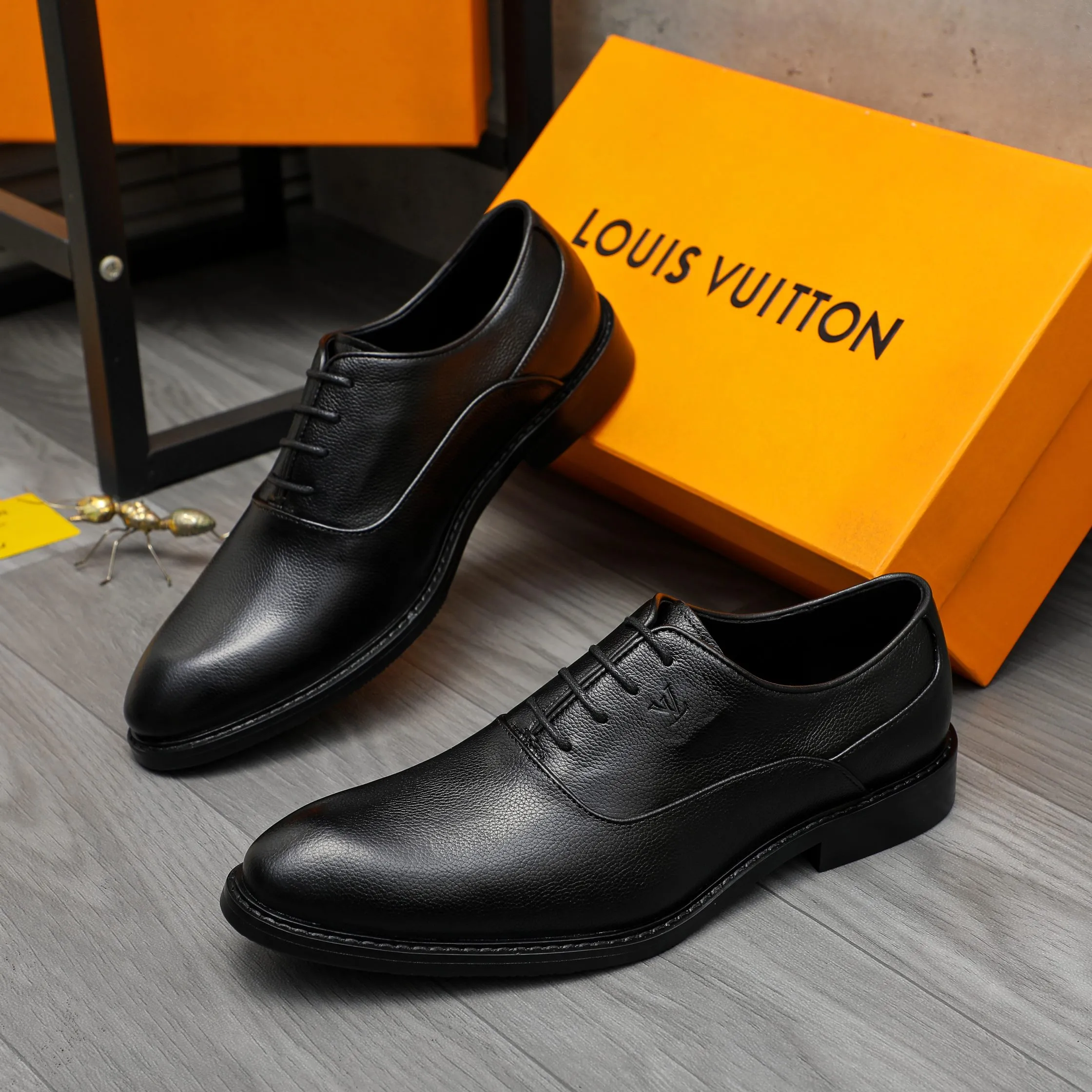 Men's shoes 💰p460 Product trademark: LV (Louis Vuitton) business lace-up formal leather shoes Regular size: 39-44 (38.45 custom-made, non-returnable) Product materials: Selected high-quality pebbled cowhide upper, cowhide lining, original rubber outsole